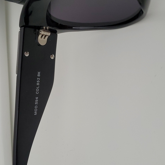 Authentic Versace 90s Sunglasses - Picture 4 of 6